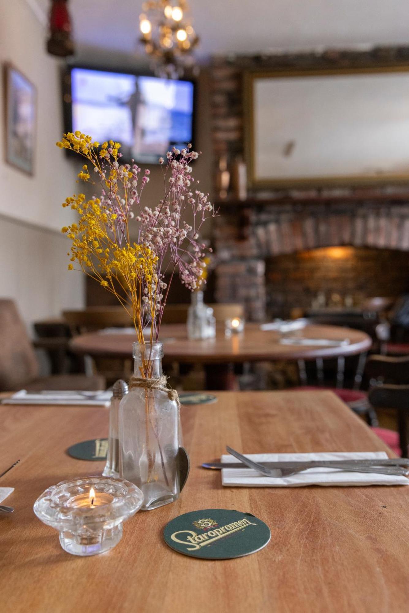 The Bear Inn لانتريسانت المظهر الخارجي الصورة