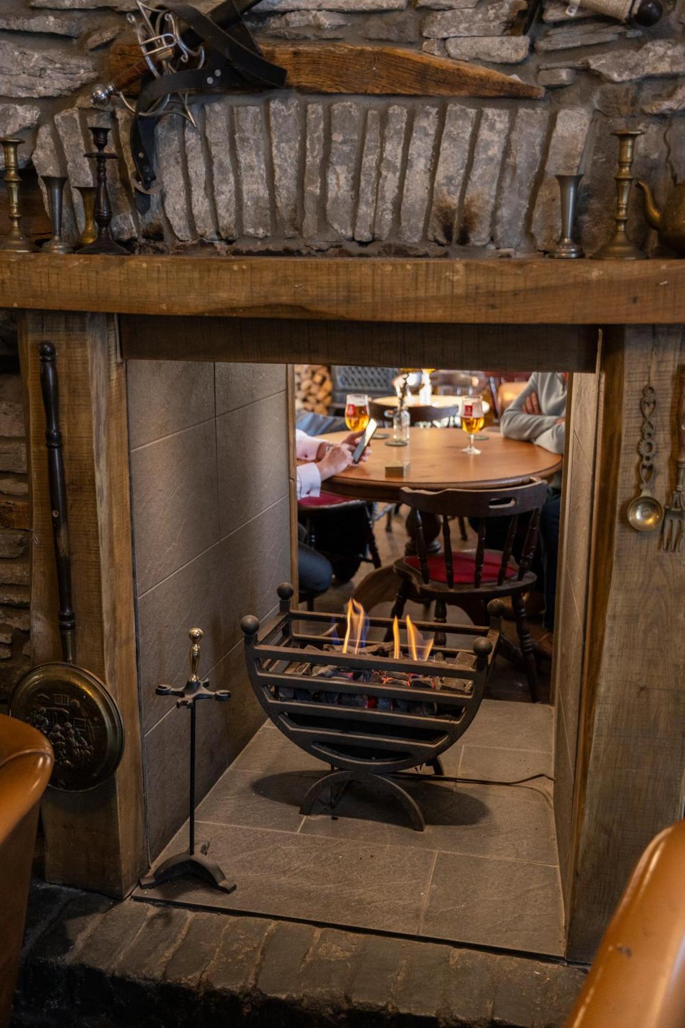 The Bear Inn لانتريسانت المظهر الخارجي الصورة
