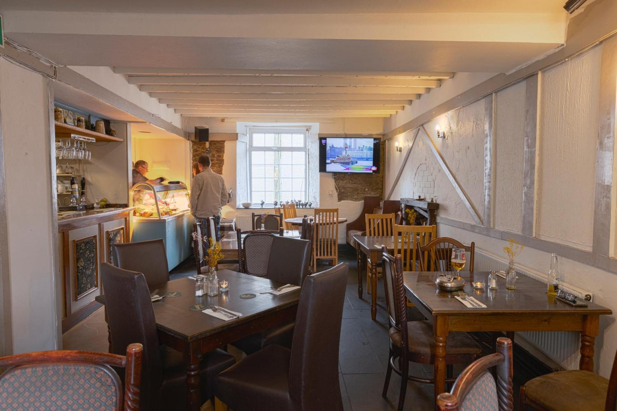 The Bear Inn لانتريسانت المظهر الخارجي الصورة