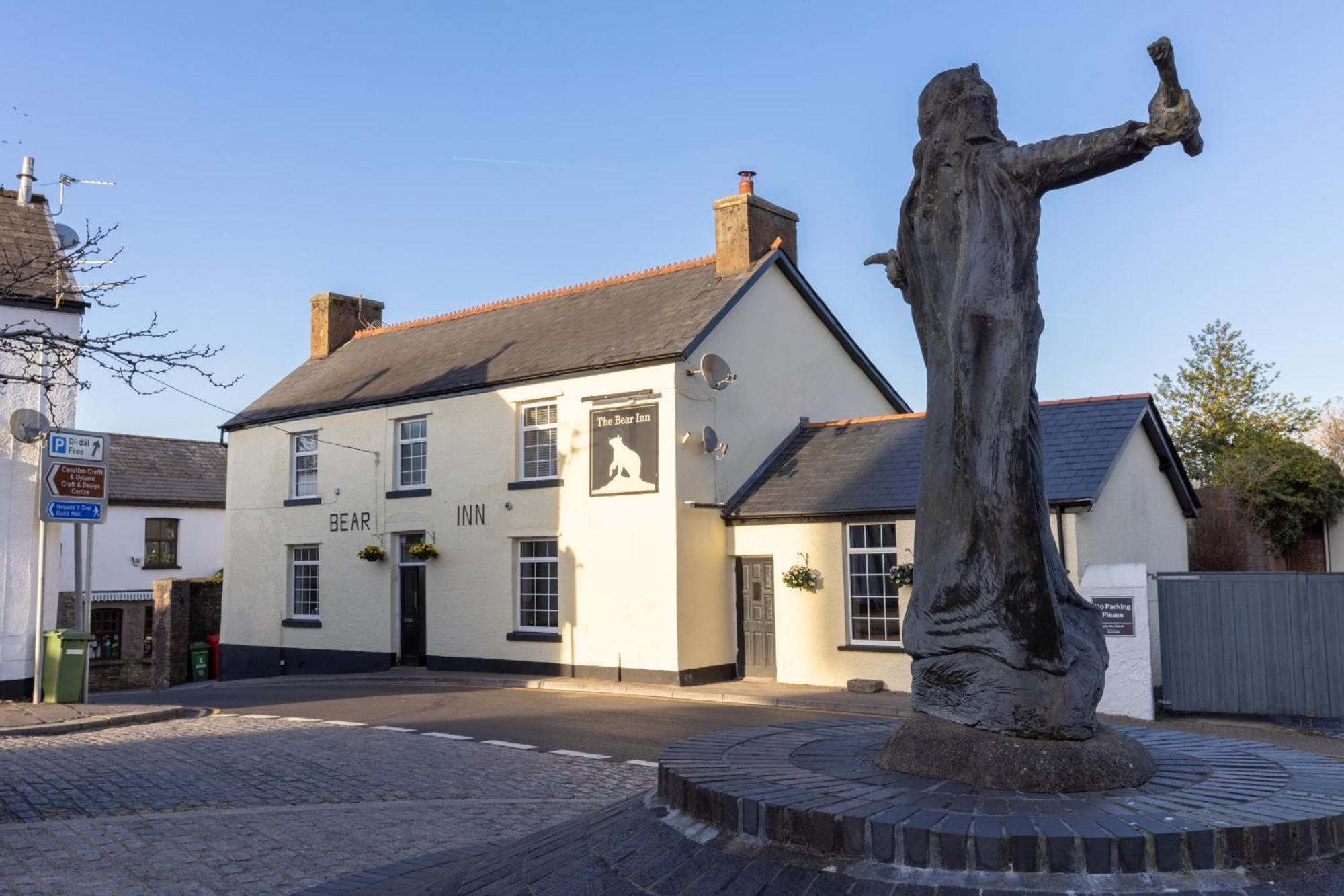The Bear Inn لانتريسانت المظهر الخارجي الصورة